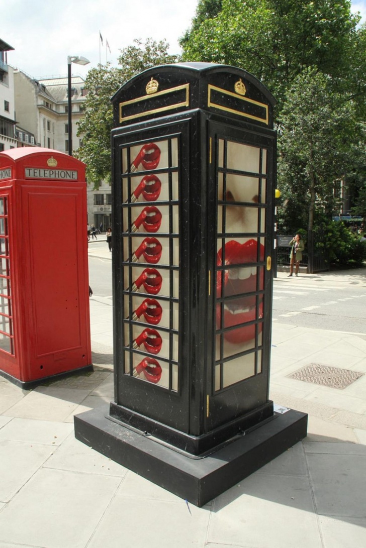 British Red Telephone Boxes aka Street Art! 10Pics