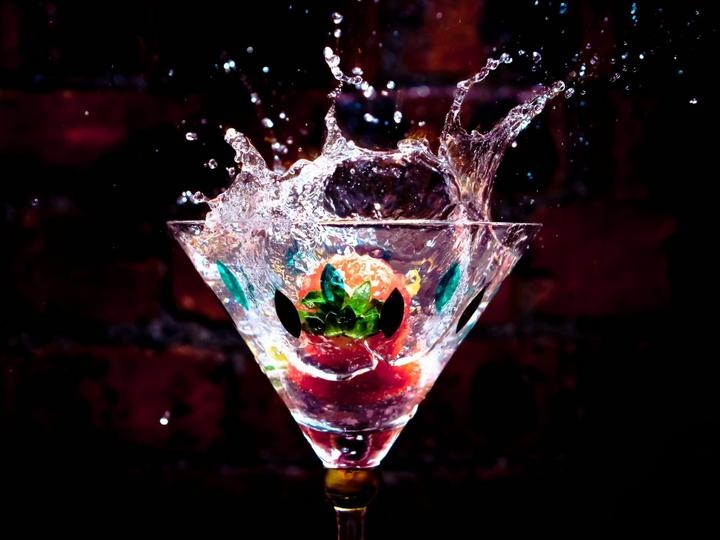 A Fruit Splash into Glass! 11 Pics!