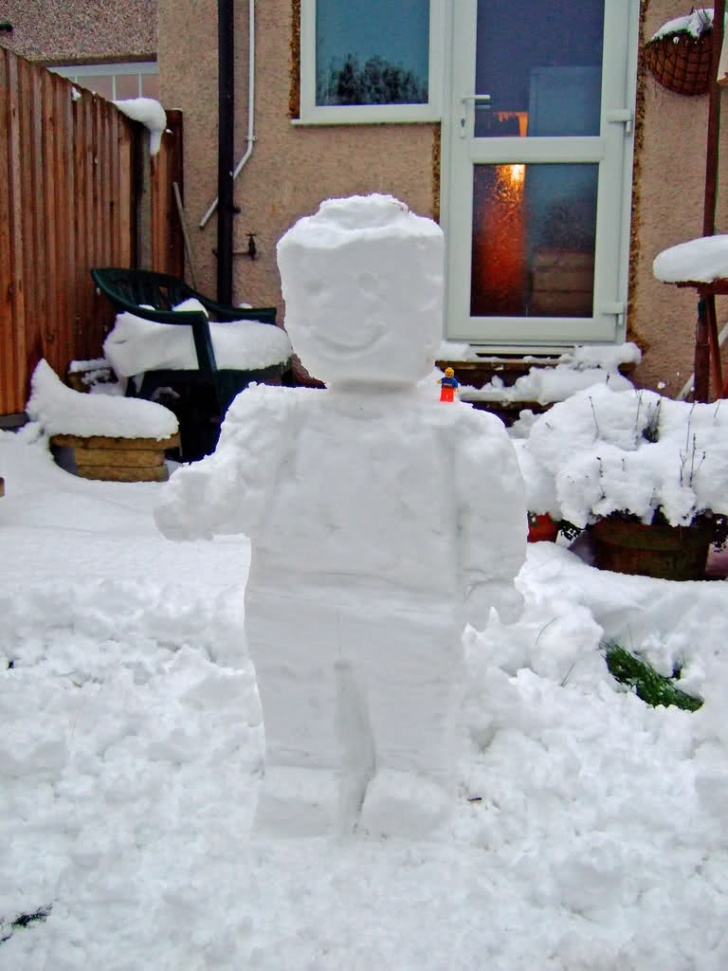 11 Pics of the Funniest Snowmen Ever!