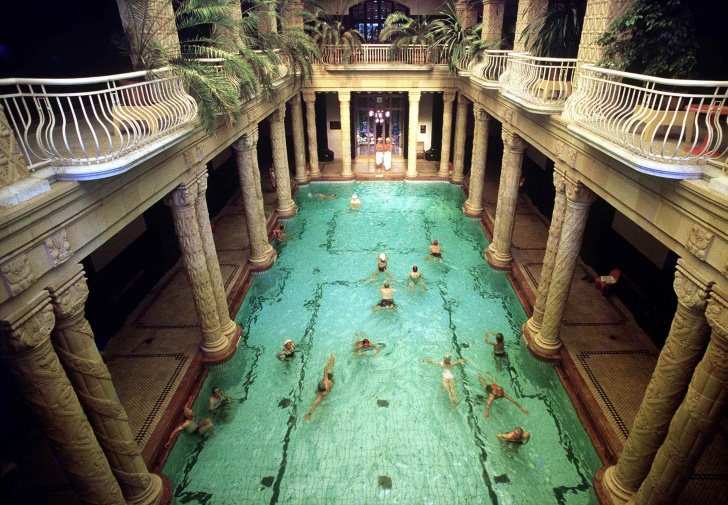 10 Most Beautiful And Luxurious Pools In the World!