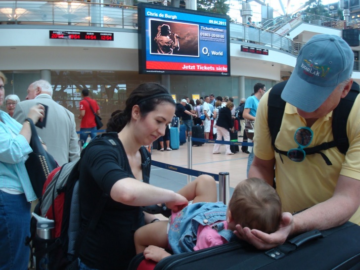 12 Most Annoying Things People Do At The Airports!