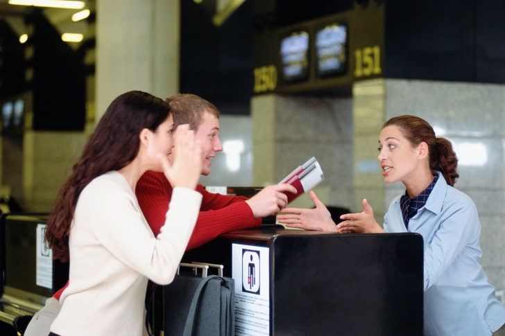 12 Most Annoying Things People Do At The Airports!