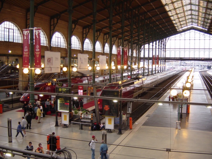 Top 10 Biggest Train Stations in the World!