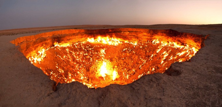 10 Most Stunning Holes On Earth!