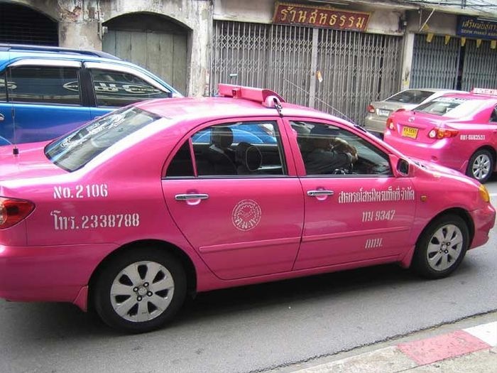 10 Taxi Pics: Funny Drivers and Cabs!