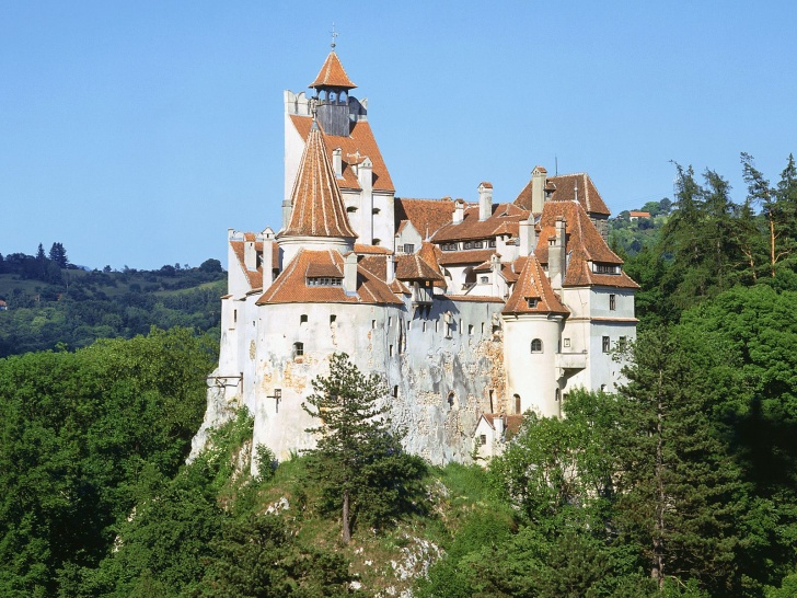 11 Most Fascinating Castles Around The World!